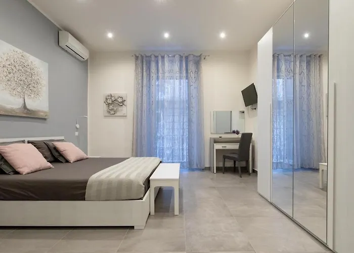 Dante Square Apartment *