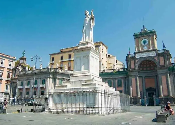 Dante Square Apartment *