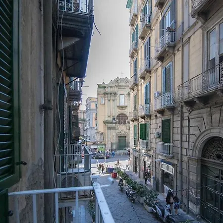 Dante Square ナポリ